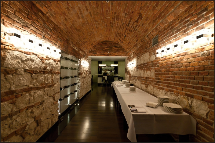 restaurace_chodba